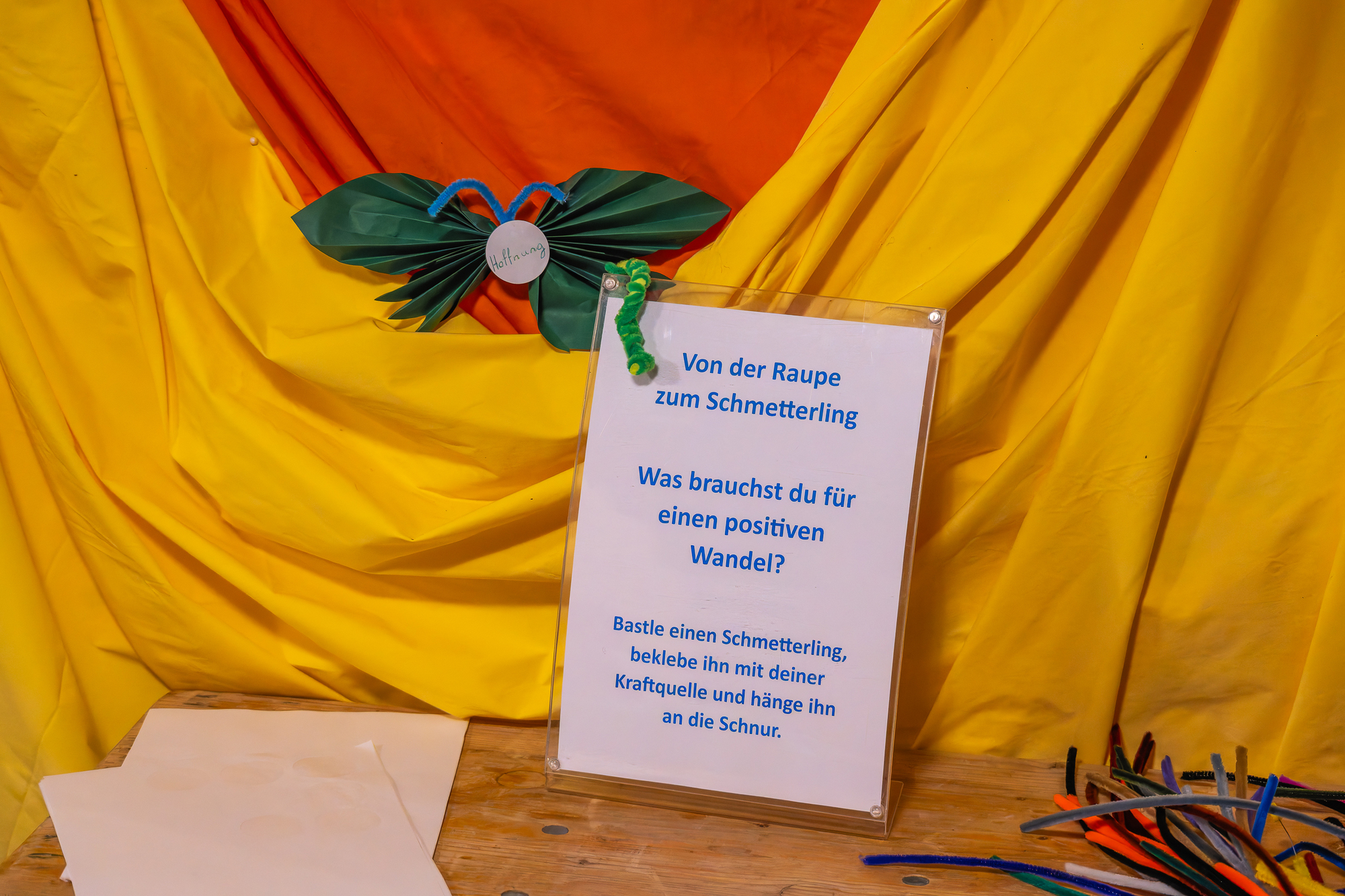 Ritualstationen im Kirchenraum