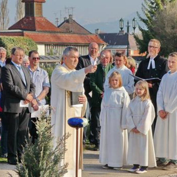 Segnung der Kindergräber und Kindergedenkstätte