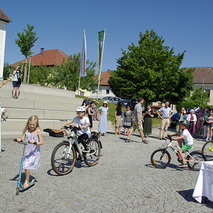 Fahrzeugsegnung und Stehkaffee